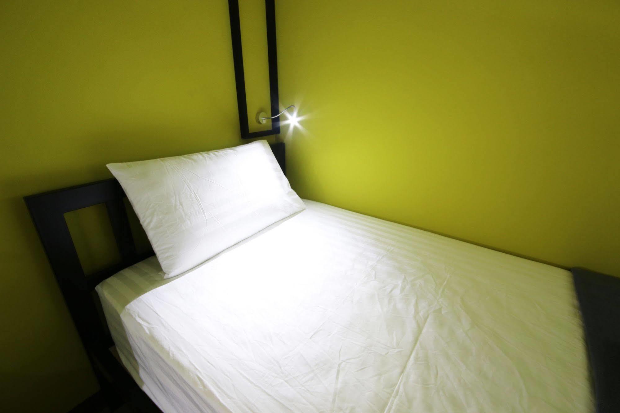 The Pillow Hostel Khaosan Банкок Екстериор снимка